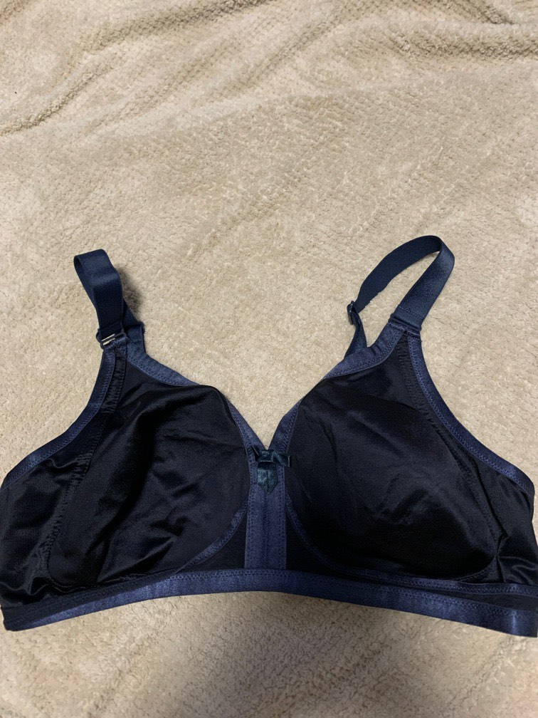 Branded UW thin foam cup bra size 34B or 75B, Women's Fashion,  Undergarments & Loungewear on Carousell