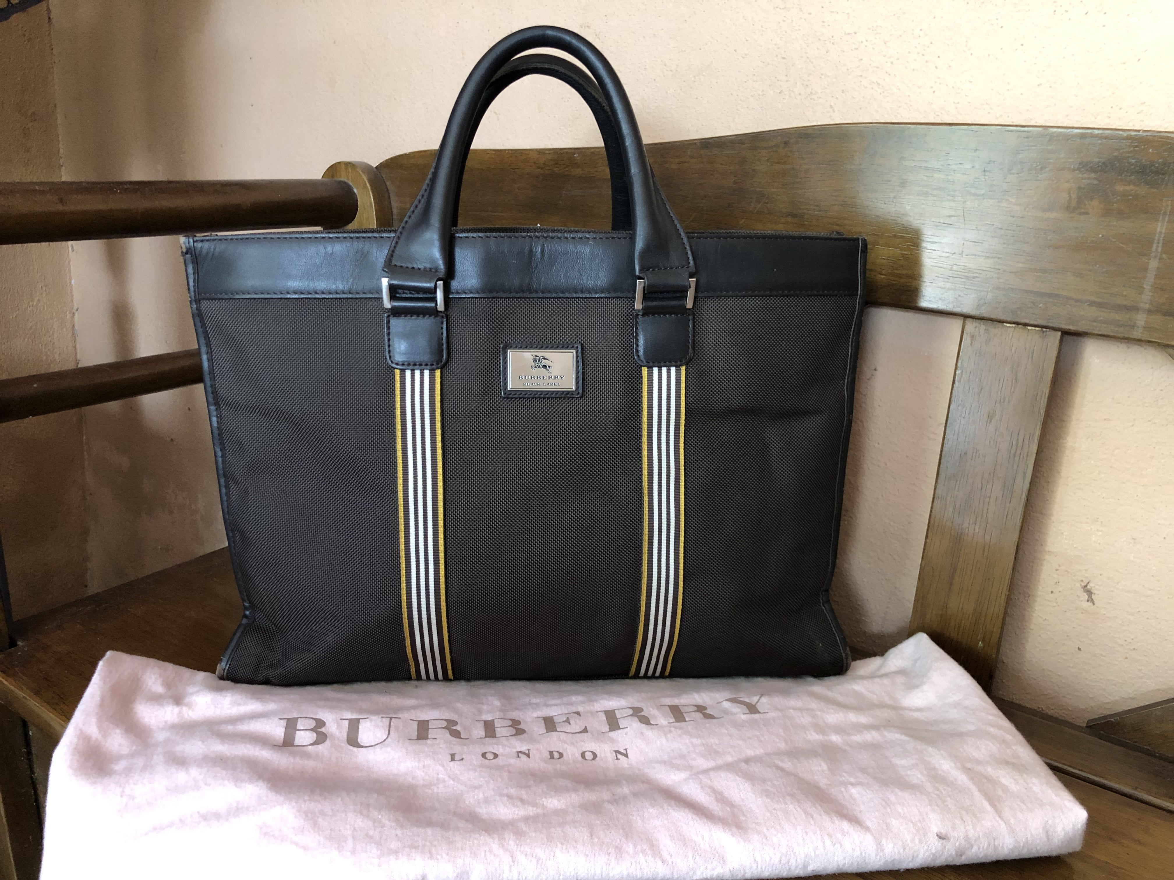 Burberry document bag store