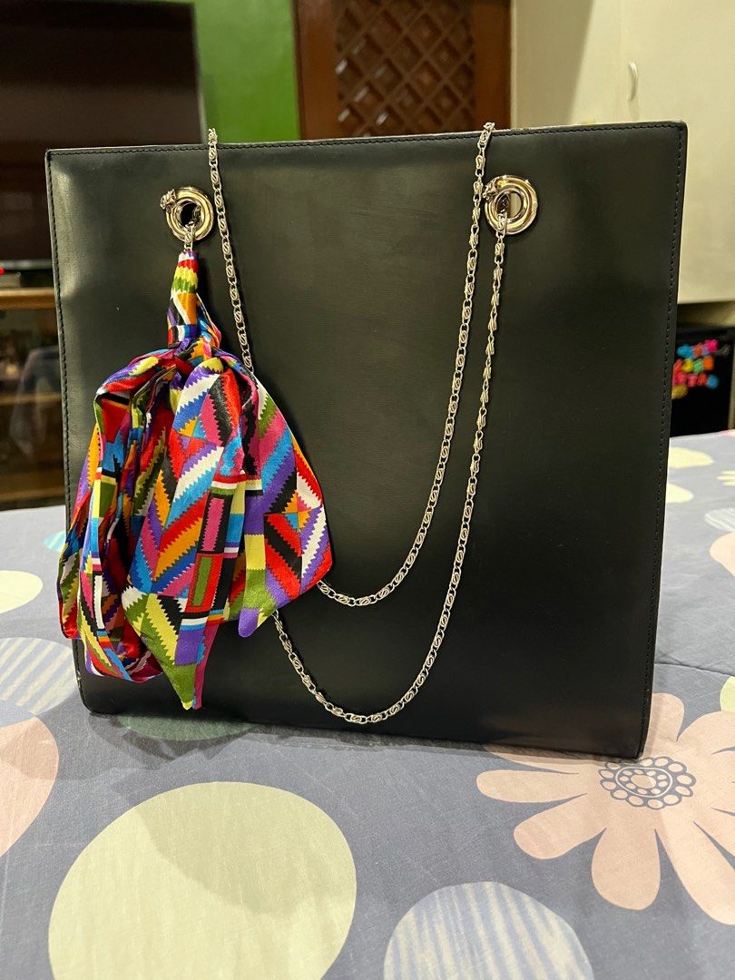Cartier Leather Bag (Category: Luxury Bags & Wallets) located in Quezon City. Submitted by FullAndUnloading (Listing ID 1226194323, Image 1). Description: Genuine Leather Original Cartier Bag strap no original it was replace everything is original ..