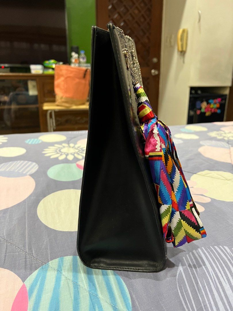 Cartier Leather Bag (Category: Luxury Bags & Wallets) located in Quezon City. Submitted by FullAndUnloading (Listing ID 1226194323, Image 3). Description: Genuine Leather Original Cartier Bag strap no original it was replace everything is original ..