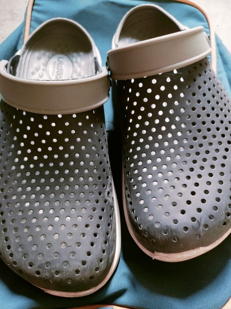 casual cover shoe by Crocs