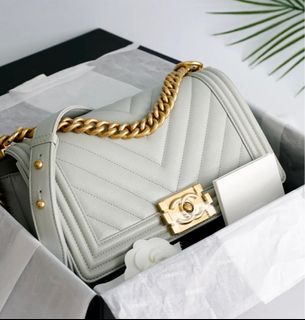 CHANEL 23C BOY MEDIUM GREY CHEVRON CAVIAR