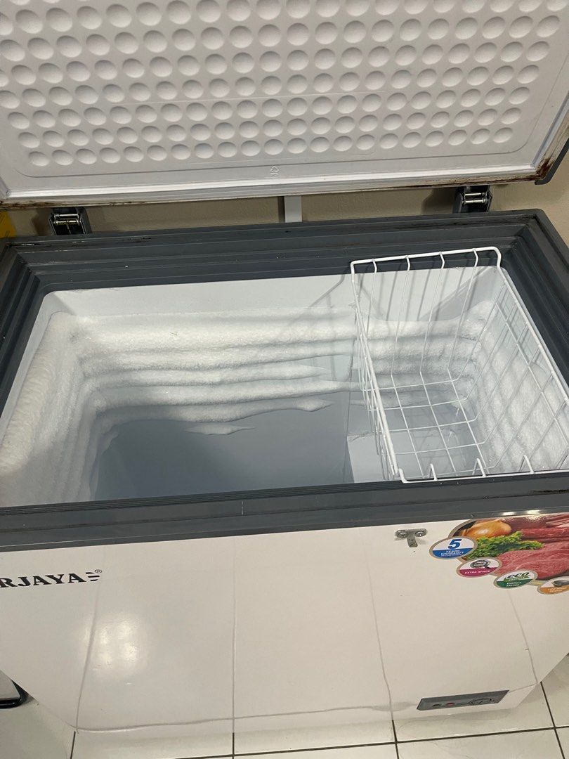 Chest Freezer Berjaya 160L, TV & Home Appliances, Kitchen Appliances