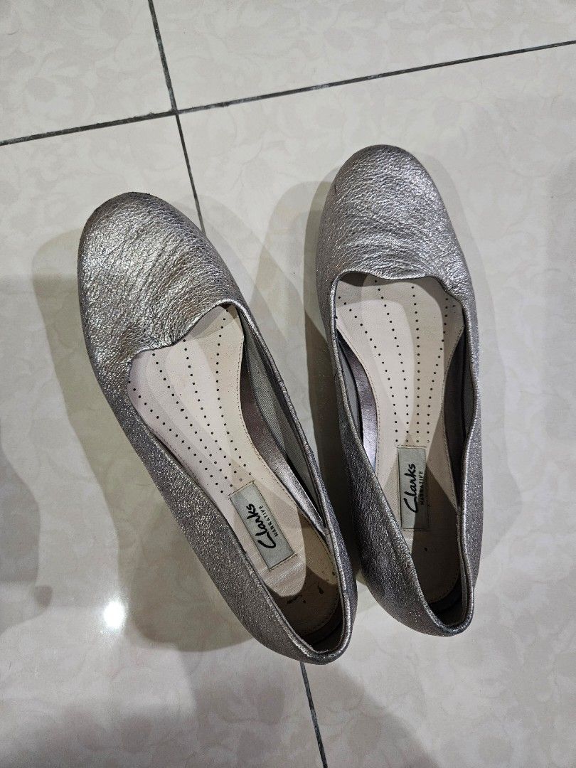 Clarks flats silver store