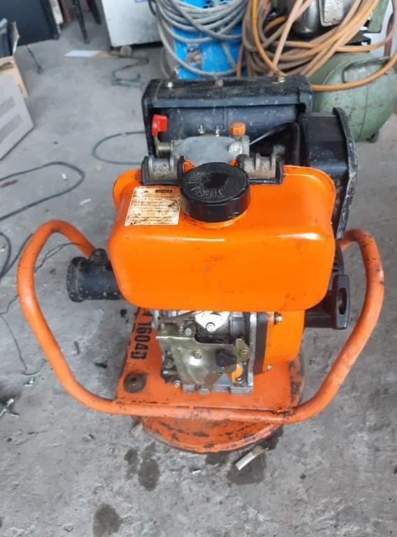 CONCRETE VIBRATOR MACHINE, Commercial & Industrial, Construction Tools