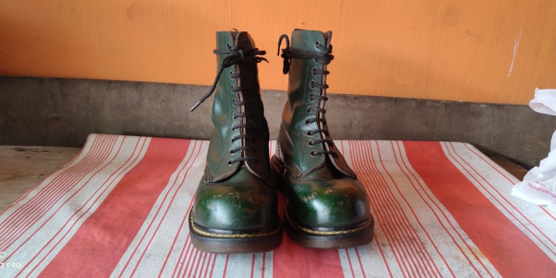 Steel toe martens hotsell