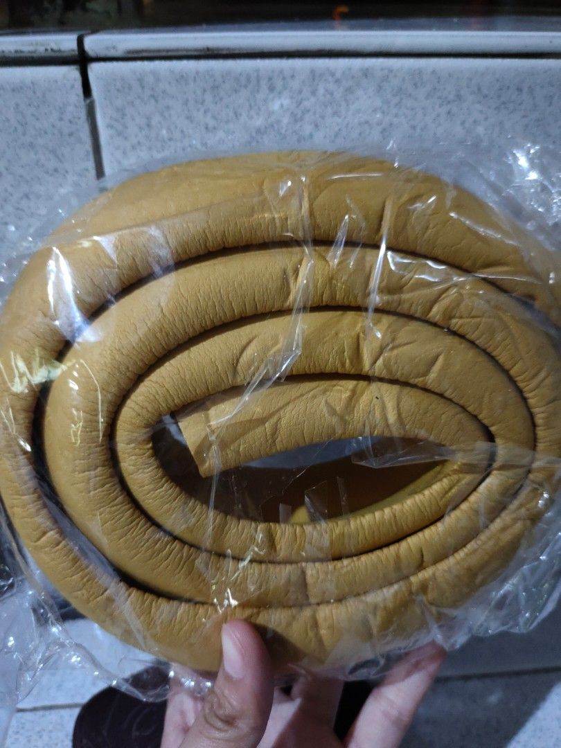 Foam for Table Corners (Category: Tables & Sets) located in Pasig City. Submitted by esoterica001 (Listing ID 1226177200, Image 1). Description: Nawala lang yung pandikit. Super Thick ng foam 1 1/2 yard Loc: Quezon Province LBC, COD : The Seller will shoulder the shipping fee.