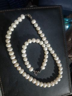 Fresh water pearl necklace and bracelet