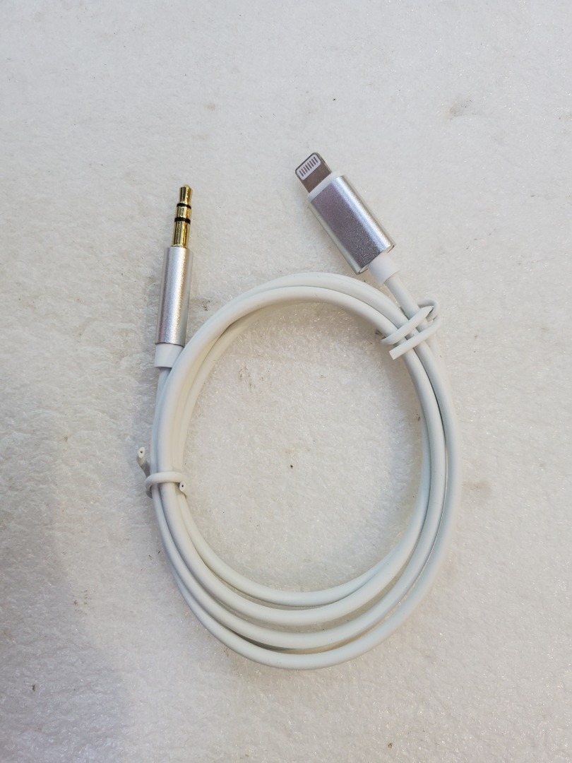 FTEAR17 Lightning Male to 3.5 mm Male Audio Cable (Lightning Audio