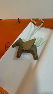 （分類：）位於 。 由 _chloe_ee 提交（商品編號 1226139769，圖片 1）。簡介： 。