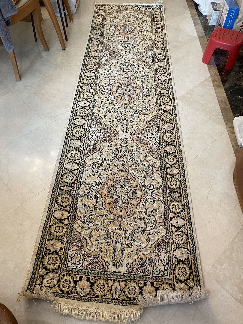 Second outlet hand carpet