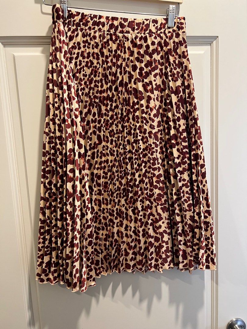 H&m pleated leopard skirt top