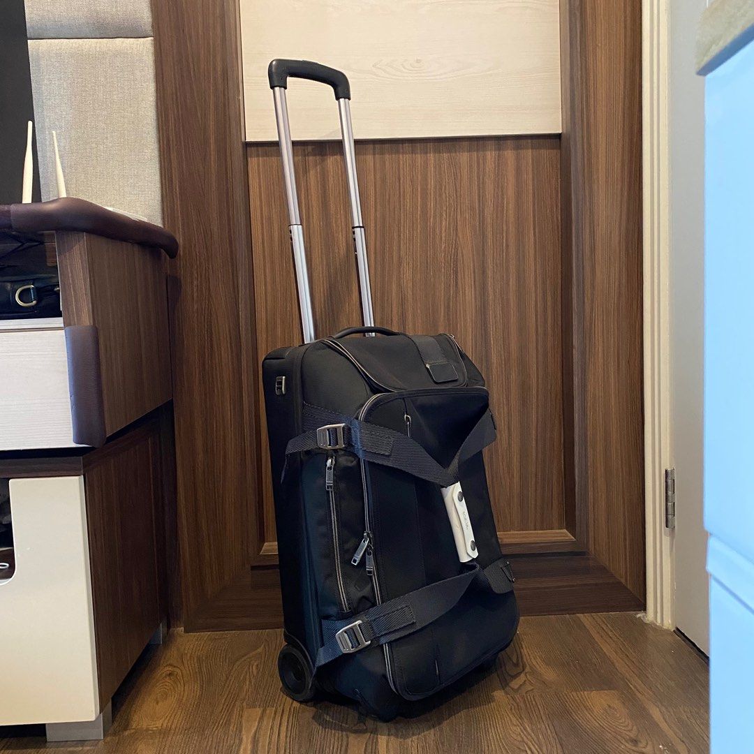 Koper Tumi Merge wheeled Duffel cabin size original asli, Fesyen Pria