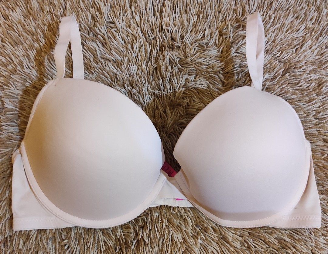 La Senza Bra 34D (Category: Undergarments & Loungewear) located in Rizal. Submitted by kline13 (Listing ID 1226296391, Image 1). Description: .