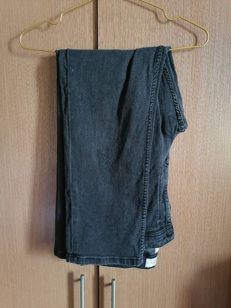 LEE COOPER BLACK FADED JEANS (Category: Jeans) located in Manila. Submitted by raphtorres1125 (Listing ID 1226180622, Image 2). Description: LEE COOPER BLACK FADED JEANS 36X32 SIZE ✅ GOOD QUALITY ✅ SOFT MATERIAL ✅ DM FOR PROOF AND INQUIRIES ✅ PRICE NEGOTIABLE BUY NOW!.