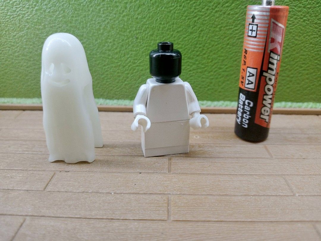 LEGO Glow in the Dark Ghost Minifigure vintage Hobbies Toys