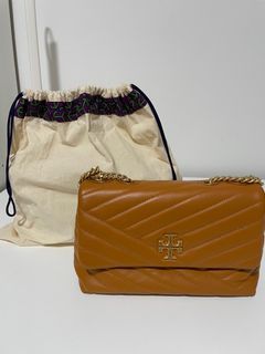 TB Tory Burch Kira Chevron Mini Bag white, Women's Fashion, Bags & Wallets, Tote  Bags on Carousell