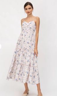 (Category: ) located in . Submitted by clearmywardrobemess (Listing ID 1226284069, Image 1). Description: .