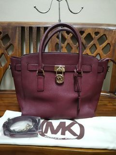 Michael Kors Hamilton Traveler Messenger Bag, Luxury, Bags & Wallets on  Carousell