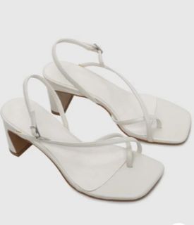 Milliot& Co slender toe ring heels