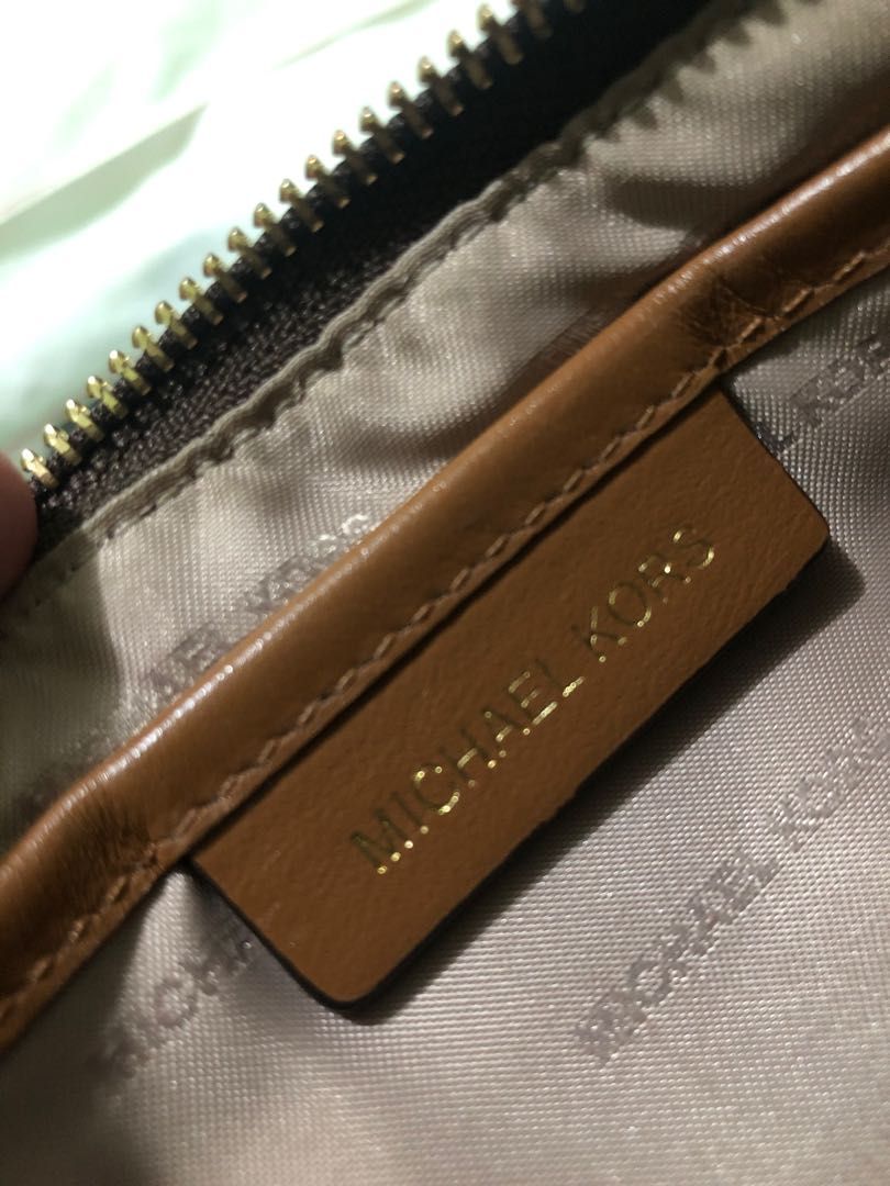 MK pouchette (Category: Luxury Bags & Wallets) located in Virac. Submitted by mielsspreloved (Listing ID 1226224679, Image 3). Description: with minimal sign of usage.