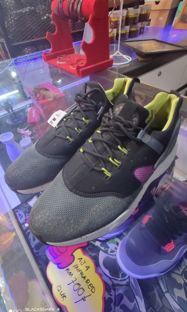 NIKE AIR HUARACHE UTILITY MEDIUM BERRY DARK GREY Men s Fashion