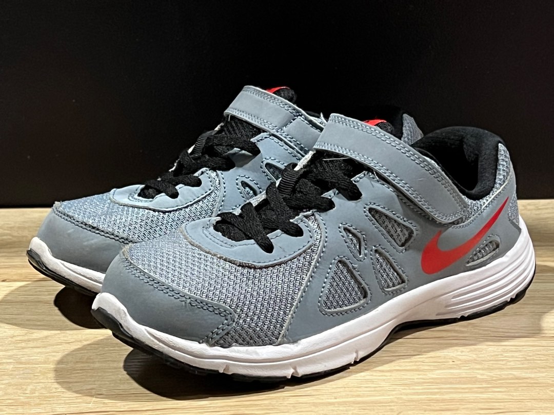 nike revolution little kid