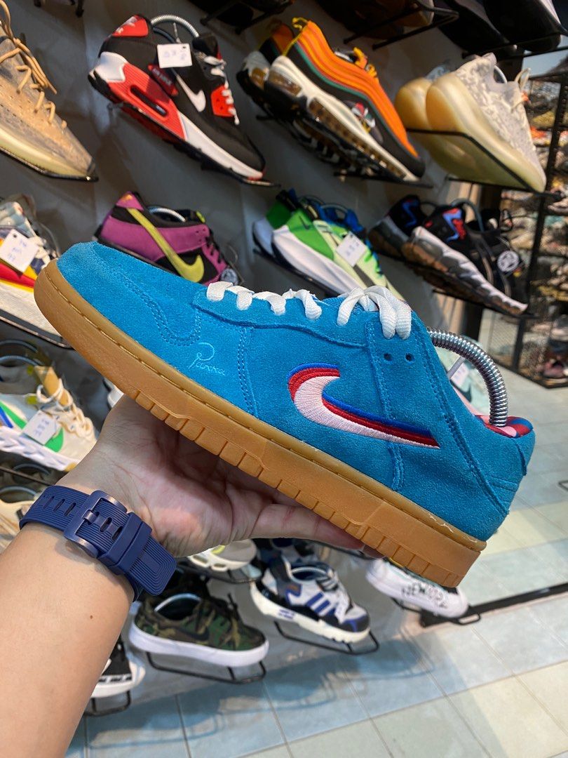 Sb Dunk Low Parra f&f Family 2019) Colourway Teal / Turquoise, Men's Fashion, Footwear, Sneakers on Carousell