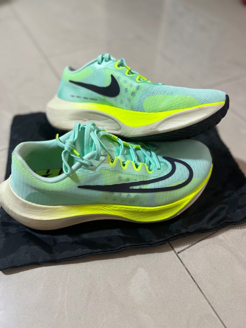 zoomx running shoes