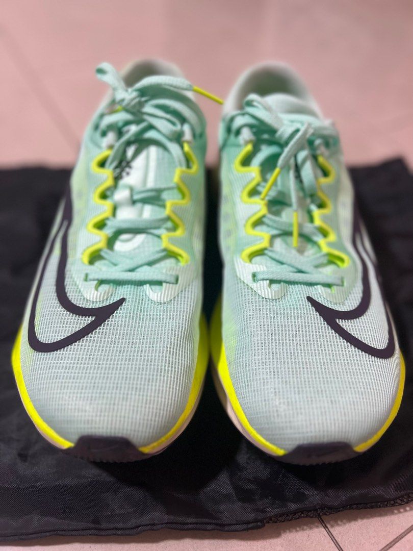 zoomx running shoes