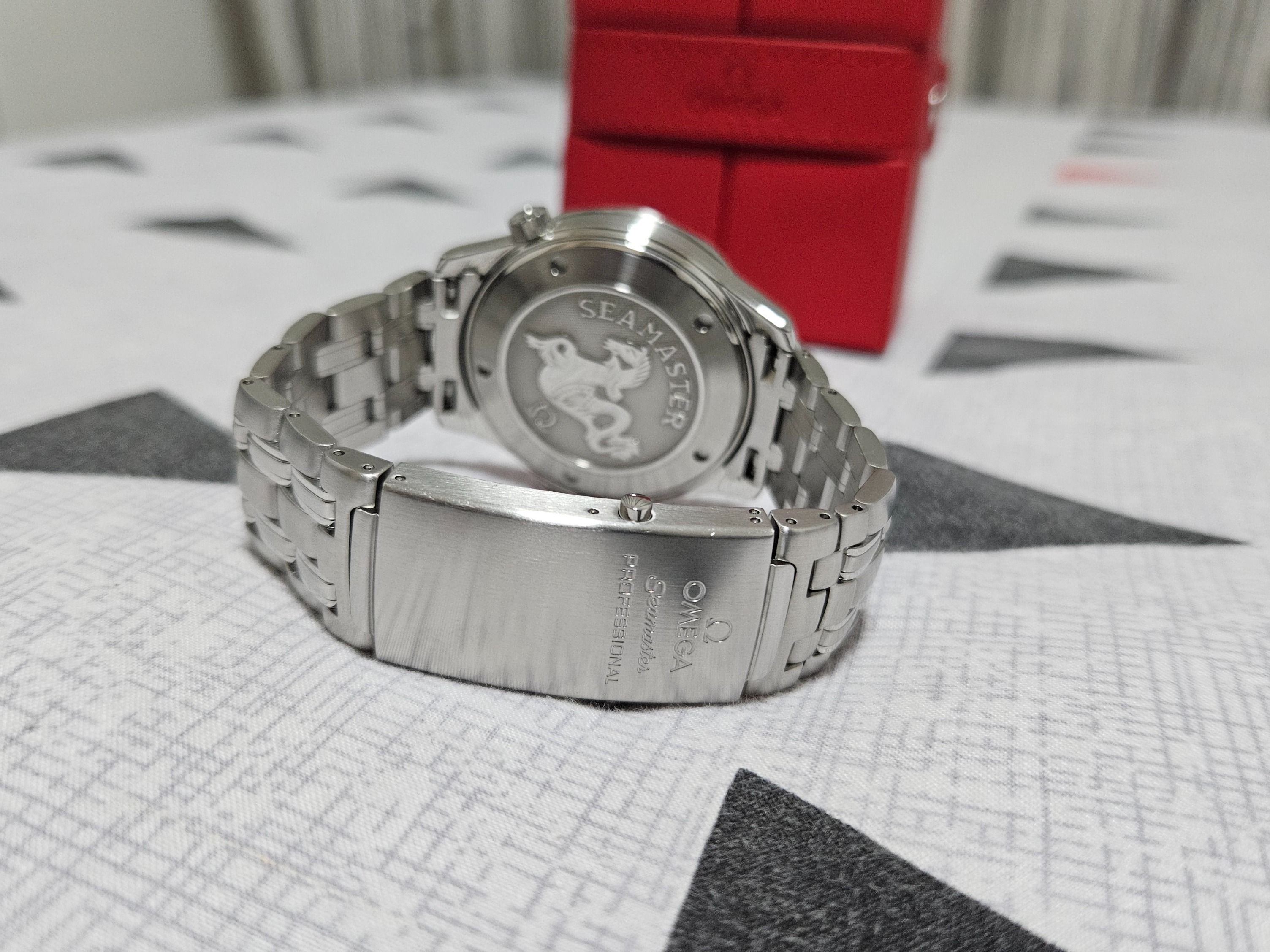 Omega Seamaster Professional 300m Quartz / 41mm Ref 212.30.41.61.01