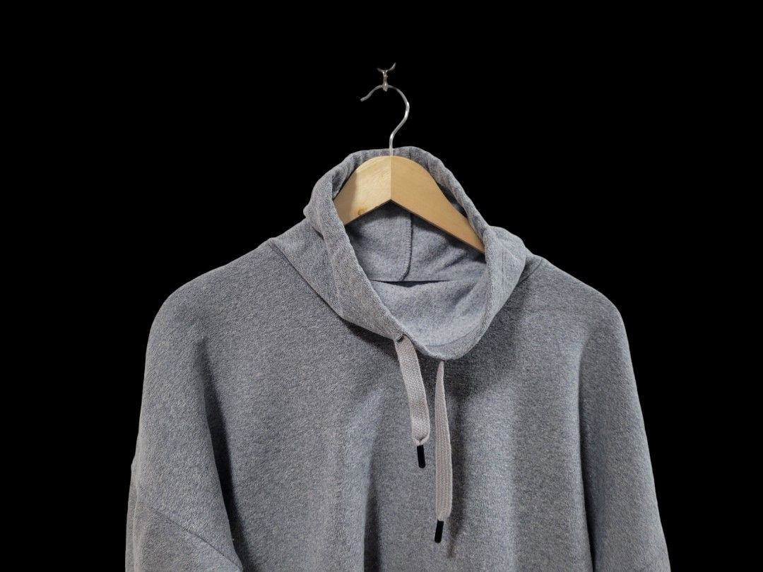 Under Armour Turtleneck, Men's Fashion, Coats, Jackets and Outerwear on  Carousell