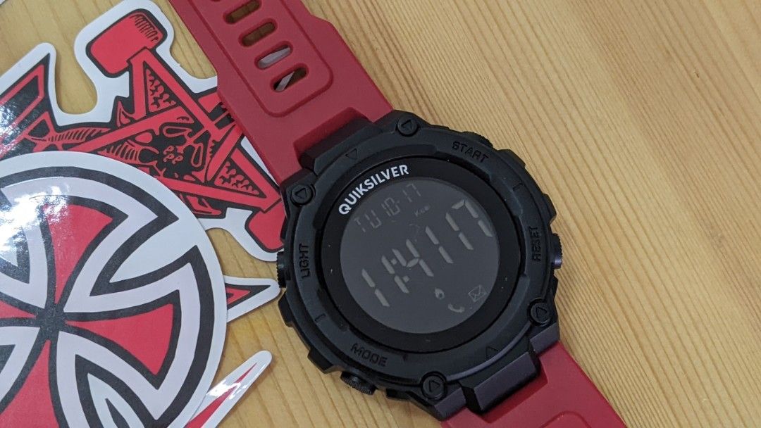 Quiksilver drone top watch