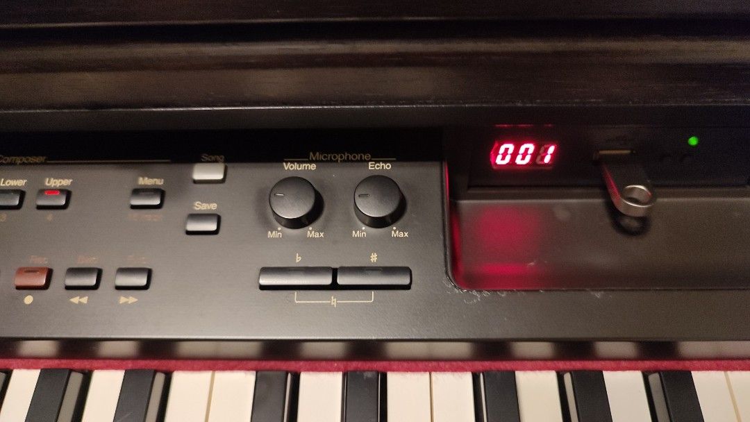 Roland KR 570, Hobbies & Toys, Music & Media, Musical Instruments on