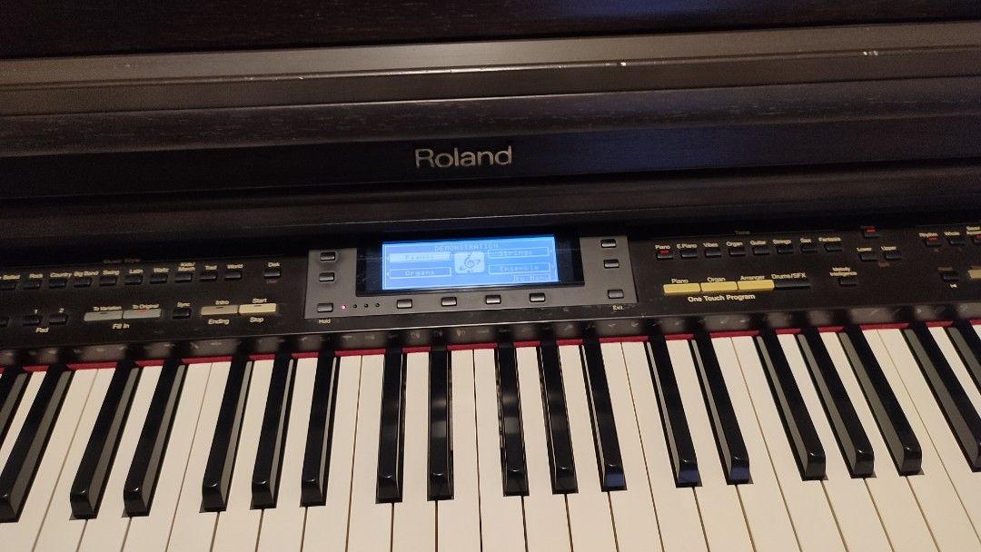 ROLAND sheilding KR 5500 DIGITAL PIANO Auction