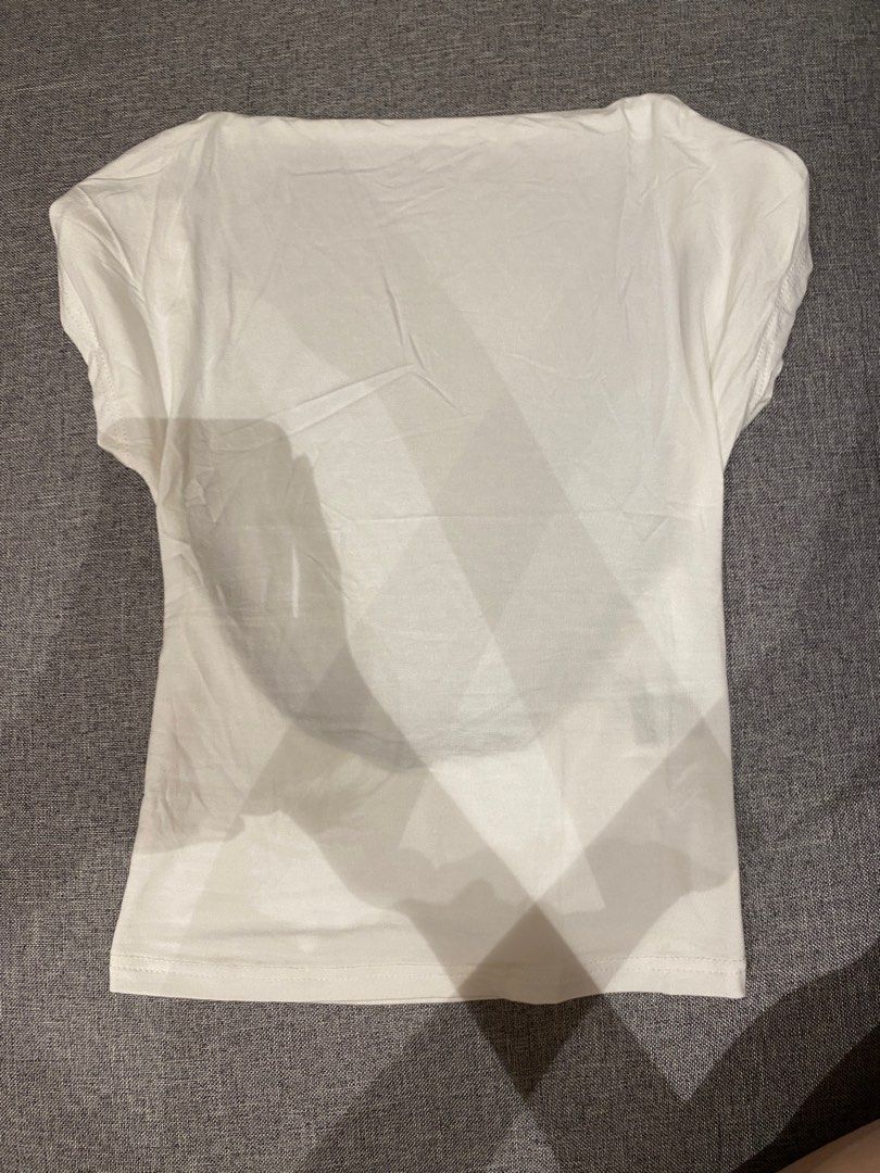 SHEIN backless batwing top in while - XS, Women's Fashion, Tops, Shirts on  Carousell