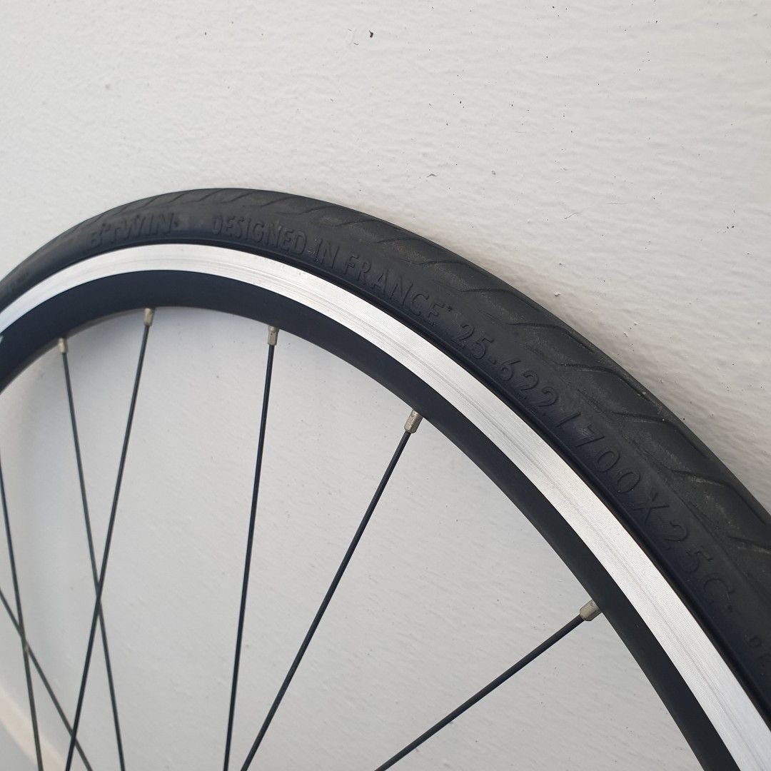 Shimano WH-RS100 Complete with Tyres Rim Brake Wheelset, Sports ...