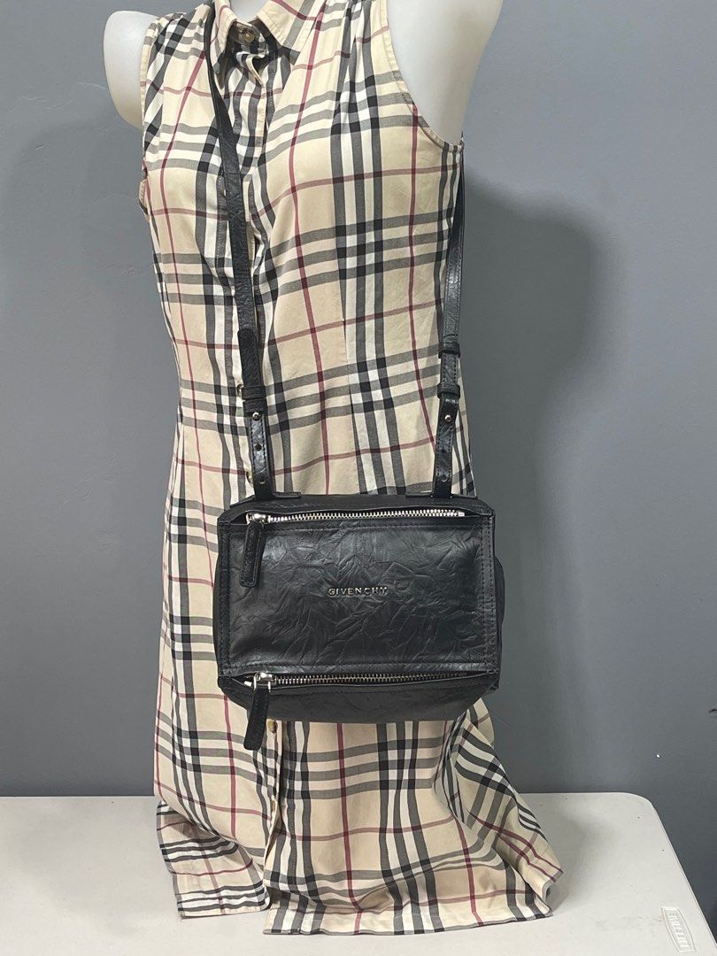 Sling bag (Category: Luxury Bags & Wallets) located in Los Banos. Submitted by ditasbautista2329 (Listing ID 1226266980, Image 2). Description: Sling bag Pandora Limited edition Small 22cm Like new Genuine leather.