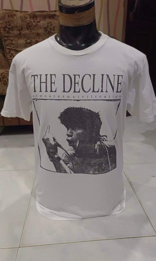 The decline clearance supreme tee