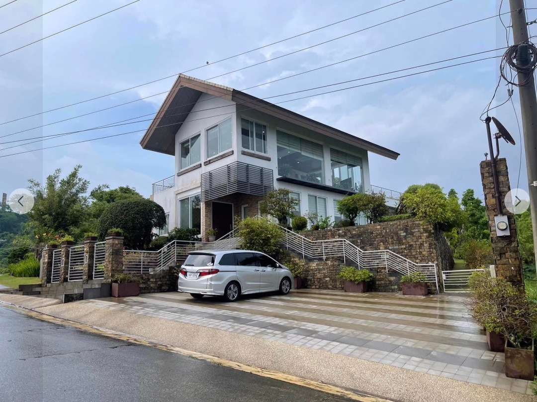 Tagaytay house and lot with Taal Lake view P50 Million Negotiable Clean