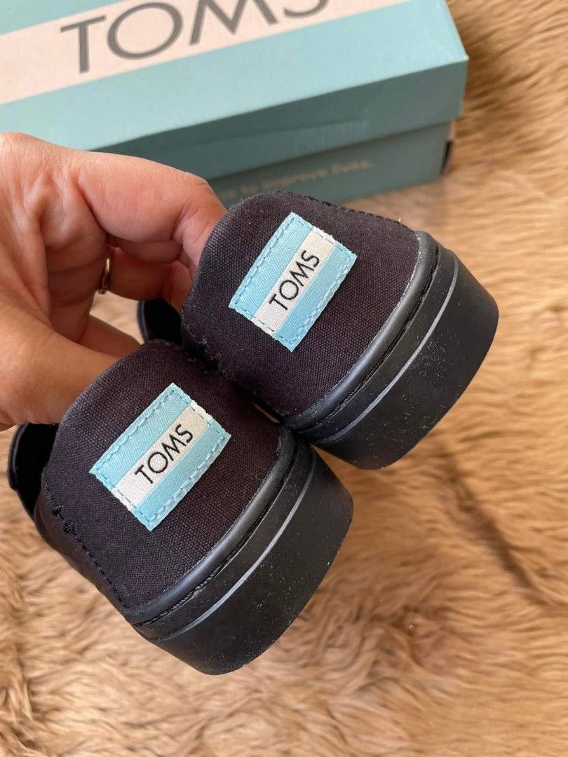 toms luca slip on