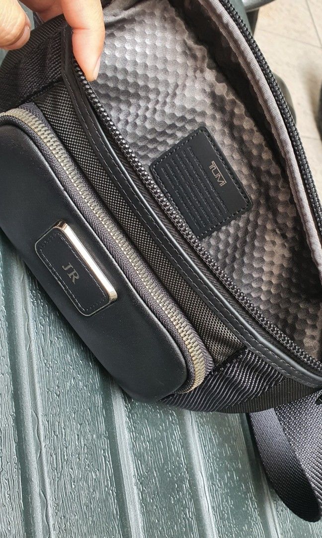 Tumi Waist bag, Fesyen Pria, Tas & Dompet , Tas Selempang di Carousell