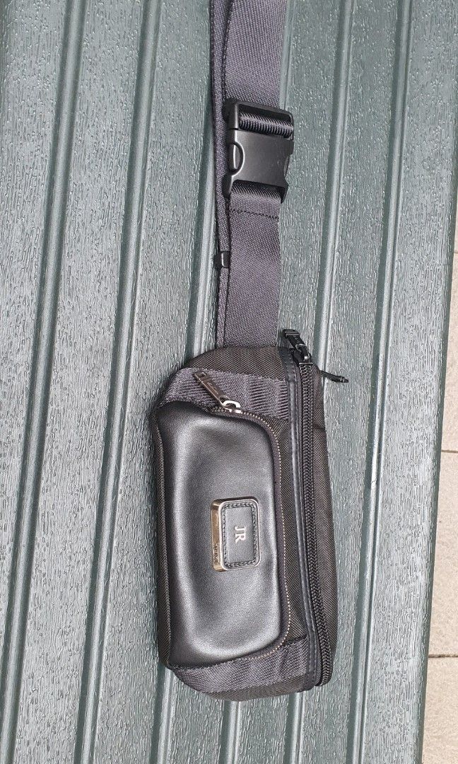 Tumi Waist bag, Fesyen Pria, Tas & Dompet , Tas Selempang di Carousell