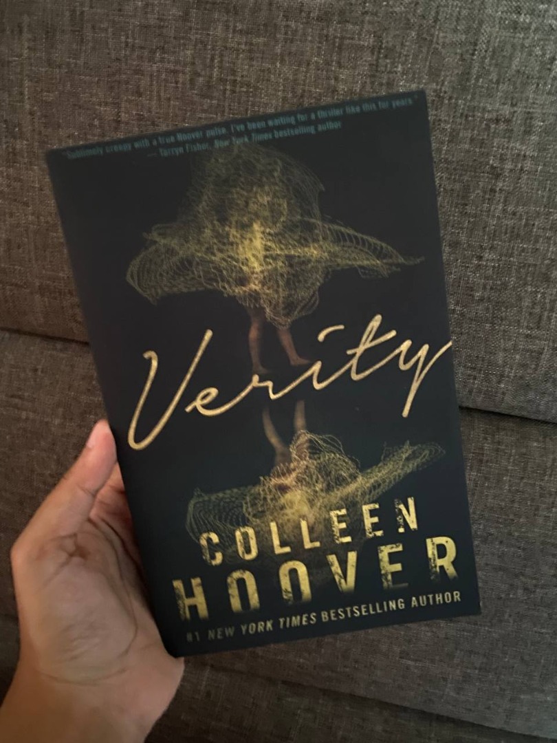 How Coleen Hoover Turned Her Looks Into Luxury: Body Stats & Net Worth