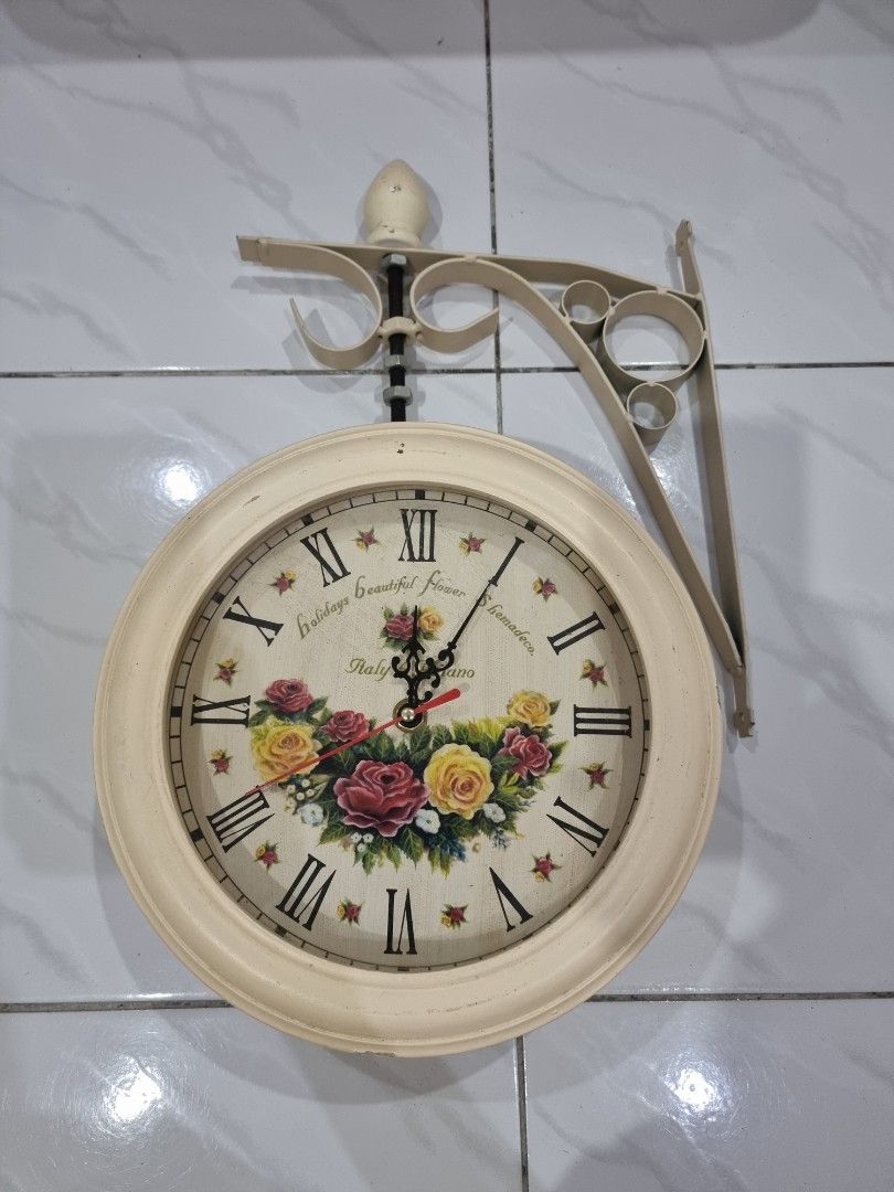 Vintage Hanging Clock, Furniture & Home Living, Home Decor, Clocks on