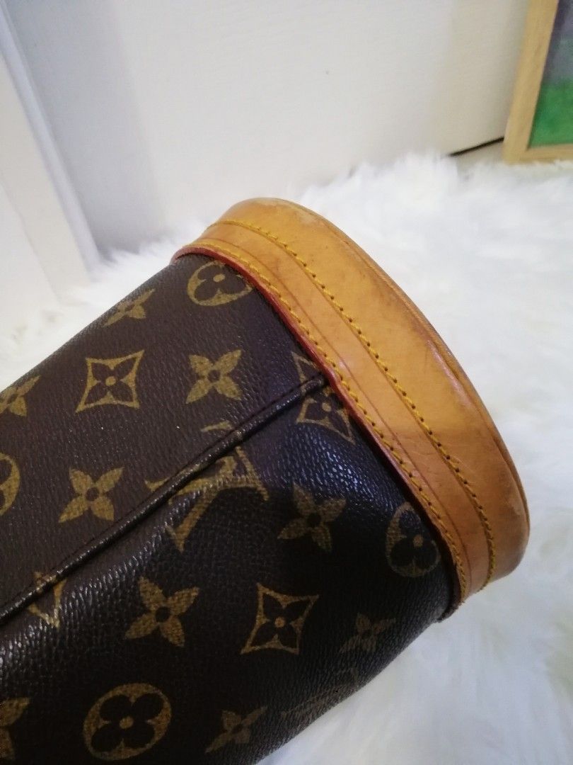 Vintage LV Mono Bucket bag (Category: Luxury Bags & Wallets) located in Malolos. Submitted by sofideclutters (Listing ID 1226286511, Image 3). Description: MOVEOUT SALE❗FIXED 3800❗ FROM 4800 INITIAL PRICE❗ LV mono vintage tote bucket bag Japan Genuine or real vachetta leather. Self auth pls. See flaws on photos pls May labas pipe n sya and little crack sa sa lips since vintage na. Still a very good buy for me. It's my fave but badly need to declu