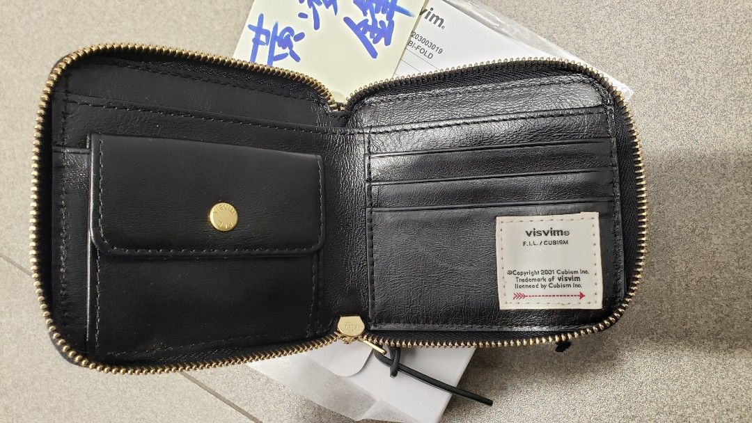 Visvim Leather bifold wallet, 名牌, 手袋及銀包- Carousell