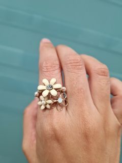white flower ring