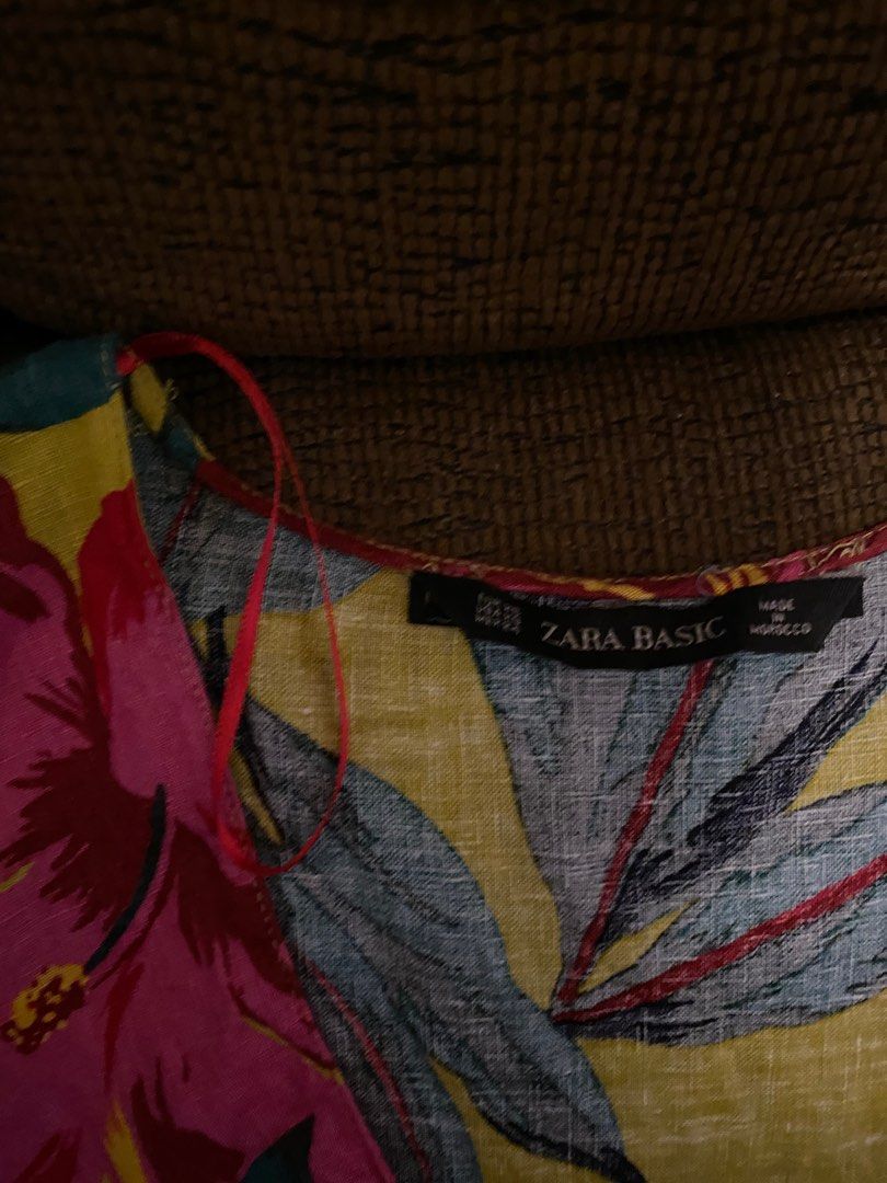 Zara Floral Top (linen) (Category: Blouses) located in Binan City. Submitted by chipmunkedcheeks (Listing ID 1226166527, Image 2). Description: just clearing out my closet ☺️.