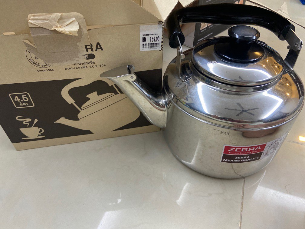 Zebra whistling kettle 4.5 litre, TV & Home Appliances, Kitchen